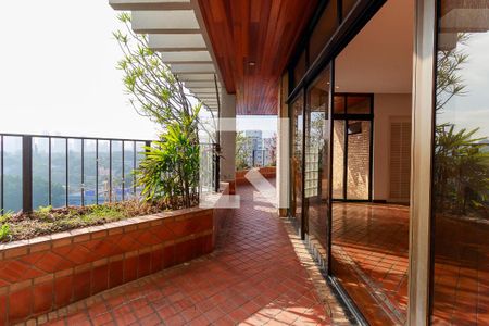 Apartamento à venda com 270m², 3 quartos e 4 vagasCobertura - Área Externa