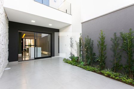 Casa à venda com 260m², 3 quartos e 2 vagas Casa à venda com 260m², 3 quartos e 2 vagasÁrea Externa