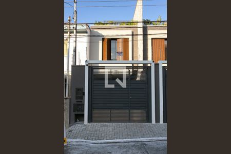 Casa à venda com 260m², 3 quartos e 2 vagas Casa à venda com 260m², 3 quartos e 2 vagasFachada