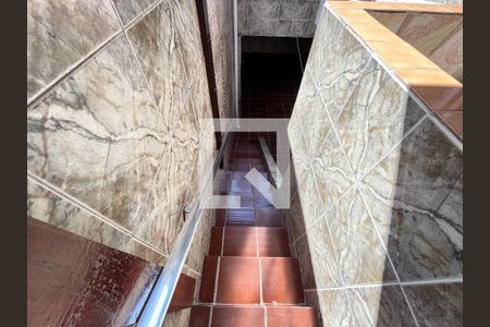 Casa à venda com 135m², 5 quartos e 2 vagasEscada