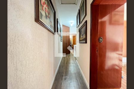 Casa à venda com 135m², 5 quartos e 2 vagasCorredor 