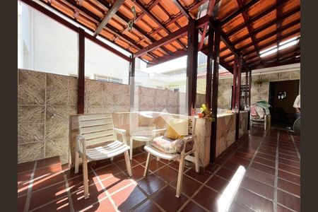 Casa à venda com 135m², 5 quartos e 2 vagasÁrea externa