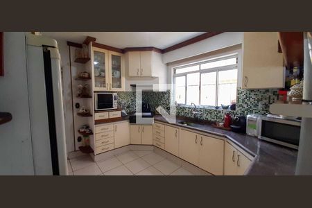 Casa para alugar com 293m², 4 quartos e 2 vagasCozinha