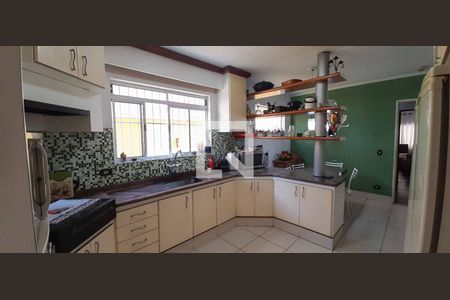 Casa para alugar com 293m², 4 quartos e 2 vagasCozinha