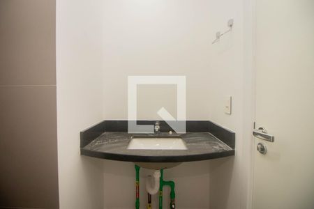 Banheiro de kitnet/studio à venda com 1 quarto, 36m² em Boa Vista, Porto Alegre