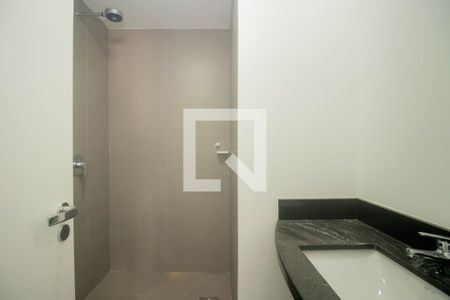 Banheiro de kitnet/studio à venda com 1 quarto, 36m² em Boa Vista, Porto Alegre