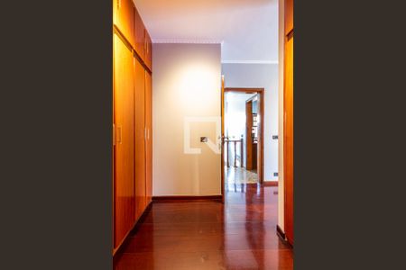 Casa à venda com 500m², 5 quartos e 4 vagasSuíte 2 - Closet