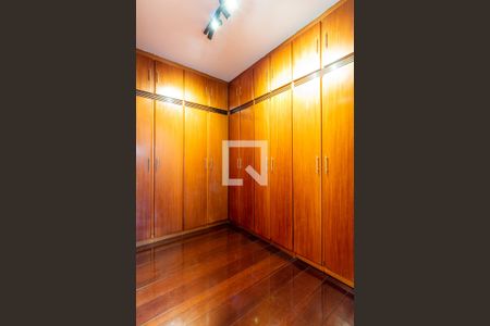 Casa à venda com 500m², 5 quartos e 4 vagasSuíte 2 - Closet