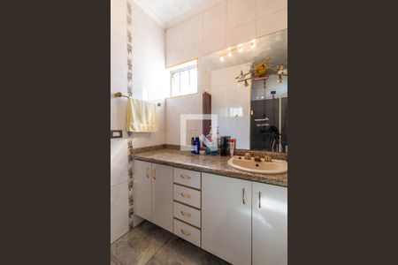 Casa à venda com 500m², 5 quartos e 4 vagasSuíte 1 - Banheiro