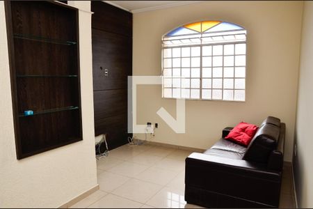 Sala de casa para alugar com 3 quartos, 145m² em Santa Efigênia, Belo Horizonte