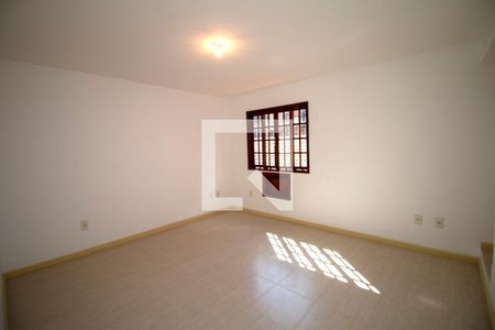 Sala de casa à venda com 3 quartos, 140m² em Bonsucesso, Rio de Janeiro