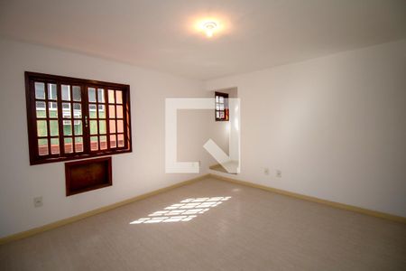 Sala de casa à venda com 3 quartos, 140m² em Bonsucesso, Rio de Janeiro