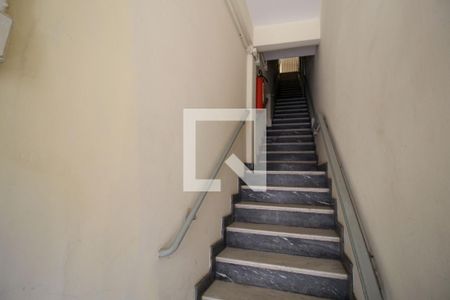 Apartamento para alugar com 100m², 2 quartos e sem vagaEscada