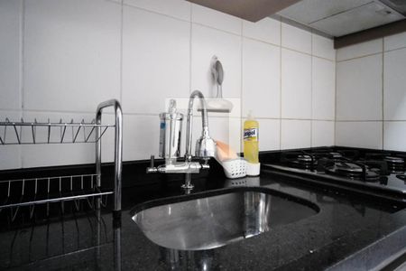 Cozinha  de apartamento à venda com 2 quartos, 43m² em Vila Talarico, São Paulo