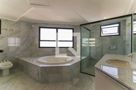 Apartamento para alugar com 455m², 4 quartos e 4 vagas Apartamento para alugar com 455m², 4 quartos e 4 vagasBanheiro da Suíte 1