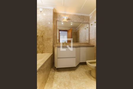 Apartamento para alugar com 455m², 4 quartos e 4 vagas Apartamento para alugar com 455m², 4 quartos e 4 vagasBanheiro da Suíte 3