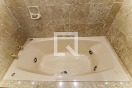 Apartamento para alugar com 455m², 4 quartos e 4 vagas Apartamento para alugar com 455m², 4 quartos e 4 vagasBanheiro da Suíte 4