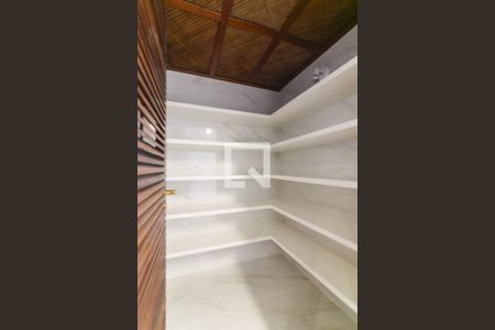 Apartamento para alugar com 455m², 4 quartos e 4 vagas Apartamento para alugar com 455m², 4 quartos e 4 vagasDespensa