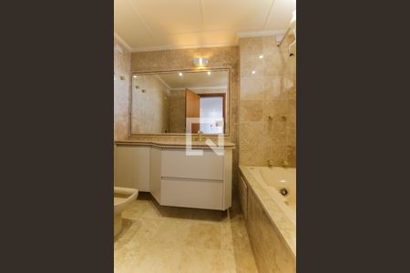 Apartamento para alugar com 455m², 4 quartos e 4 vagas Apartamento para alugar com 455m², 4 quartos e 4 vagasBanheiro da Suíte 4