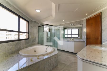 Apartamento para alugar com 455m², 4 quartos e 4 vagas Apartamento para alugar com 455m², 4 quartos e 4 vagasBanheiro da Suíte 1