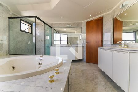 Apartamento para alugar com 455m², 4 quartos e 4 vagas Apartamento para alugar com 455m², 4 quartos e 4 vagasBanheiro da Suíte 1