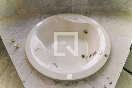 Apartamento para alugar com 455m², 4 quartos e 4 vagas Apartamento para alugar com 455m², 4 quartos e 4 vagasBanheiro da Suíte 1
