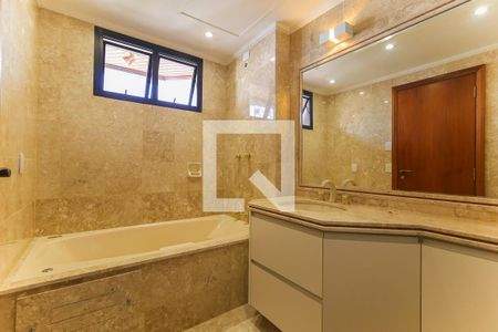 Apartamento para alugar com 455m², 4 quartos e 4 vagas Apartamento para alugar com 455m², 4 quartos e 4 vagasBanheiro da Suíte 3