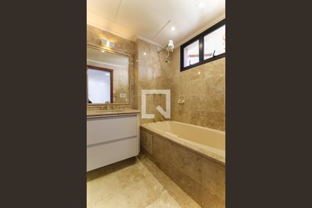 Apartamento para alugar com 455m², 4 quartos e 4 vagas Apartamento para alugar com 455m², 4 quartos e 4 vagasBanheiro da Suíte 4
