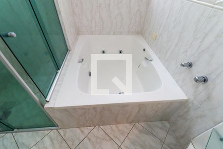 Casa para alugar com 209m², 4 quartos e 2 vagas Casa para alugar com 209m², 4 quartos e 2 vagasBanheiro da Suite