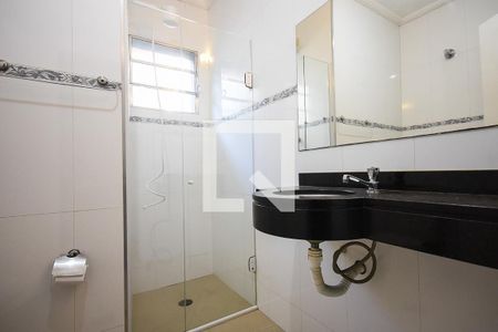 Banheiro de casa para alugar com 2 quartos, 97m² em Campo Limpo, São Paulo