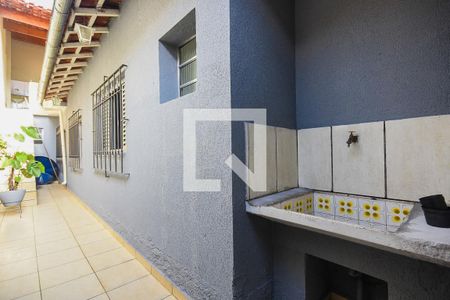 Casa para alugar com 97m², 2 quartos e 2 vagasLateral