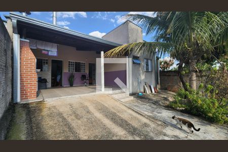 Casa à venda com 80m², 2 quartos e 3 vagasFachada
