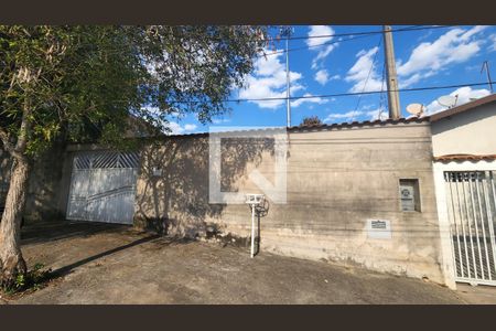 Casa à venda com 80m², 2 quartos e 3 vagasFachada