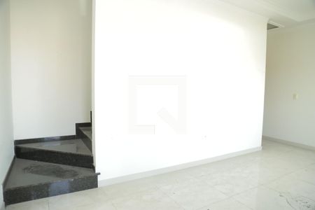 Sala de casa à venda com 3 quartos, 130m² em Vila Palmeiras, São Paulo