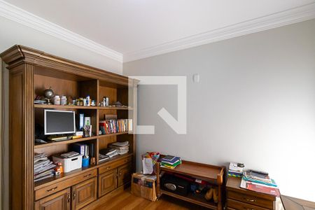 Apartamento à venda com 240m², 3 quartos e 3 vagasEscritório 1