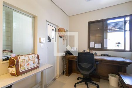 Apartamento à venda com 240m², 3 quartos e 3 vagasEscritório 2