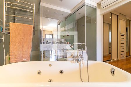 Apartamento à venda com 240m², 3 quartos e 3 vagasBanheiro da suíte 1