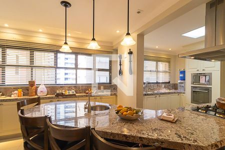 Apartamento à venda com 240m², 3 quartos e 3 vagasCozinha