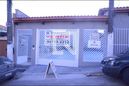 Casa à venda com 67m², 2 quartos e 1 vagaFachada