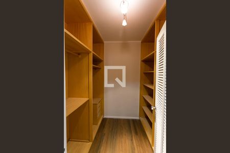 Apartamento à venda com 440m², 4 quartos e 3 vagasCloset da suíte 1