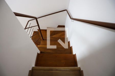 Casa de condomínio para alugar com 91m², 3 quartos e 2 vagasEscada 