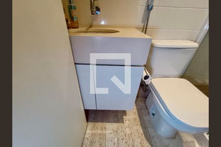 Apartamento à venda com 260m², 2 quartos e 3 vagasBanheiro serviço