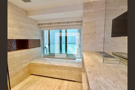 Apartamento à venda com 260m², 2 quartos e 3 vagasSuíte 1 banheiro