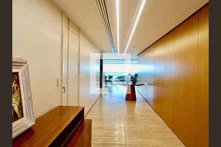 Apartamento à venda com 260m², 2 quartos e 3 vagasCorredor