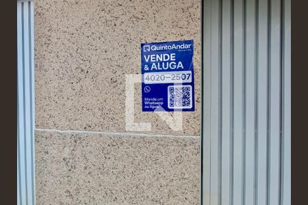 Apartamento à venda com 260m², 2 quartos e 3 vagasFachada com cartaz QA