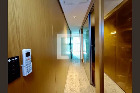 Apartamento à venda com 260m², 2 quartos e 3 vagasCorredor