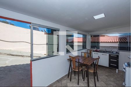 Casa à venda com 350m², 2 quartos e 3 vagas Casa à venda com 350m², 2 quartos e 3 vagasKitnet