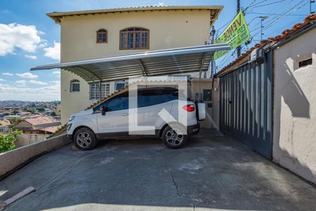 Casa à venda com 350m², 2 quartos e 3 vagas Casa à venda com 350m², 2 quartos e 3 vagasGaragem