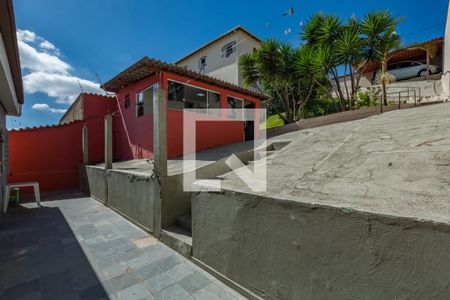 Casa à venda com 350m², 2 quartos e 3 vagas Casa à venda com 350m², 2 quartos e 3 vagasQuintal
