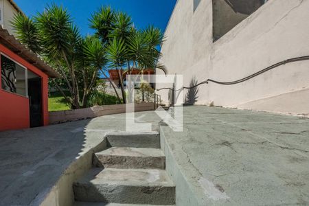 Casa à venda com 350m², 2 quartos e 3 vagas Casa à venda com 350m², 2 quartos e 3 vagasQuintal